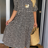 Maja – Elegantna midi obleka s kratkimi rokavi in pikčastim vzorcem