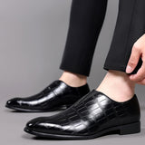 Noah - Stiilsed nahkased loafersid kivimustriga
